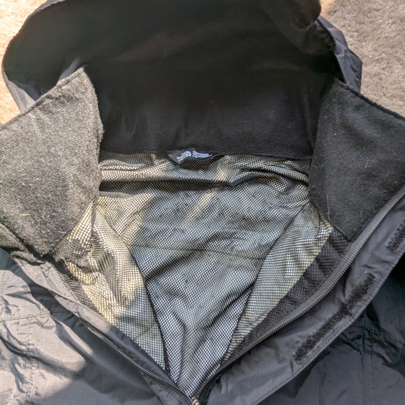 The North Face Men's Black Rain Jacket - Picture 4 of 7